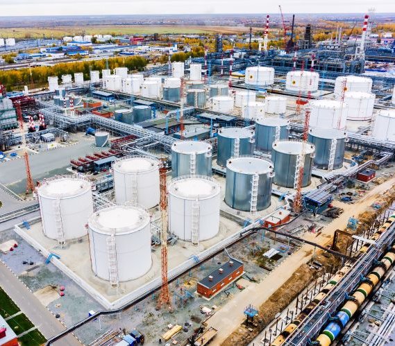 Rafineria ropy w Tiumeniu. Fot. Aikon/Adobe Stock