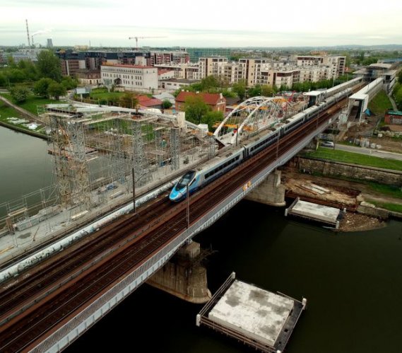 Nad krakowskim odcinkiem Wisły powstają nowe mosty kolejowe. Fot. PKP PLK