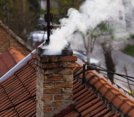 Program „Czyste powietrze” cieszy się zainteresowaniem potencjalnych beneficjentów. Fot. stefanphotozemun/Shutterstock
