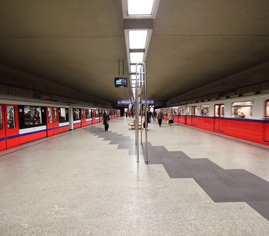Stacja Politechnika (I linia metra w Warszawie). Fot. Lvova Anastasiya / Wikipedia Commons