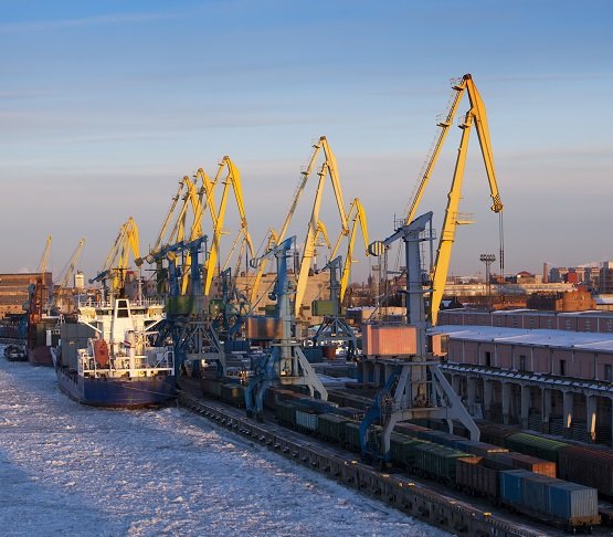 Port w Petersburgu. Fot. ilustr. Konstantin Kulikov / Adobe Stock