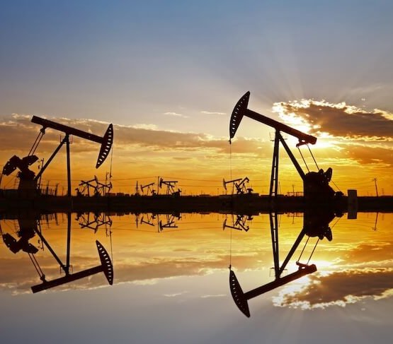 Ciekawostki na temat inwestowania w ropę naftową – jak kształtują się ceny czarnego złota?