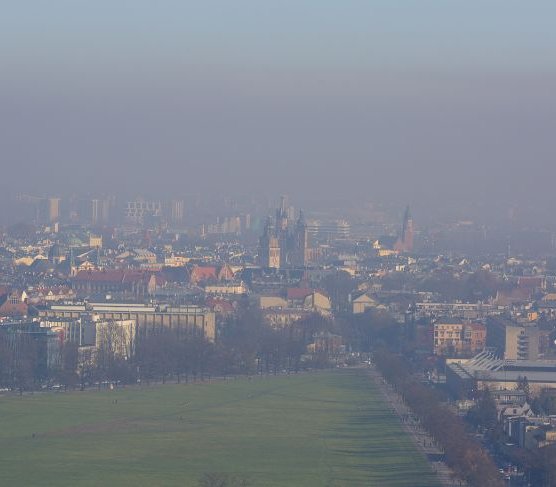 Smog w Krakowie. Fot. AdobeStock /  mychadre77