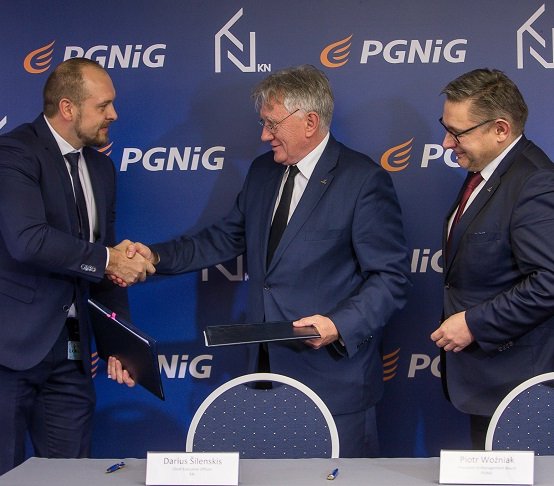 Od lewej: Darius Šilenskis (CEO KN), Piotr Woźniak (prezes PGNiG) oraz Maciej Woźniak (wiceprezes PGNiG ds. handlowych). Fot. PGNiG