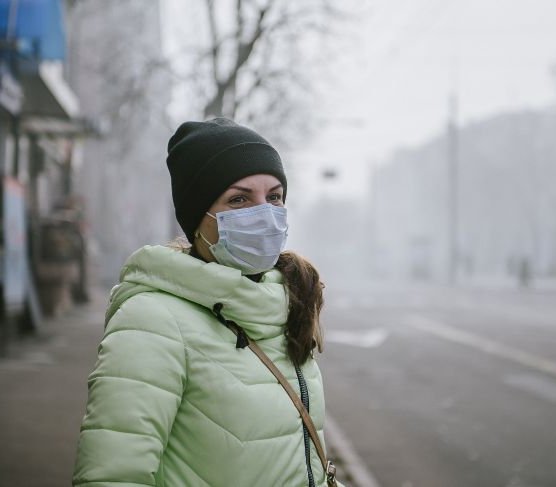 Smog wciąż jest w Polsce poważnym problemem. Fot. AdobeStock / sergo321