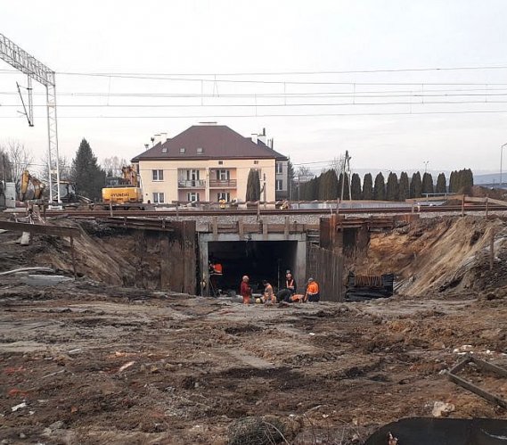 W Skawinie budowane są obecnie dwa przejścia podziemne przy dworcu kolejowym.