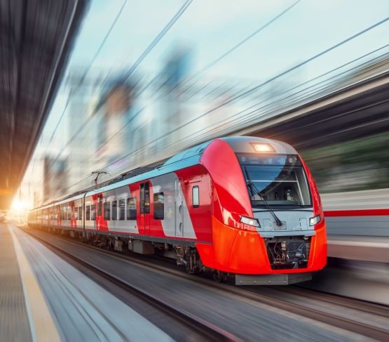 Spółki kolejowe w walce z epidemią koronawirusa. Fot. aapsky /Adobe Stock