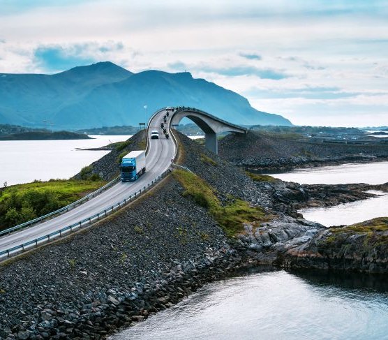 Zdjęcie ilustracyjne. Most drogowy w Norwegii. Fot. Adobe Stock