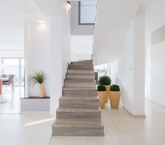 Jak poprawnie położyć płytki na schodach?
