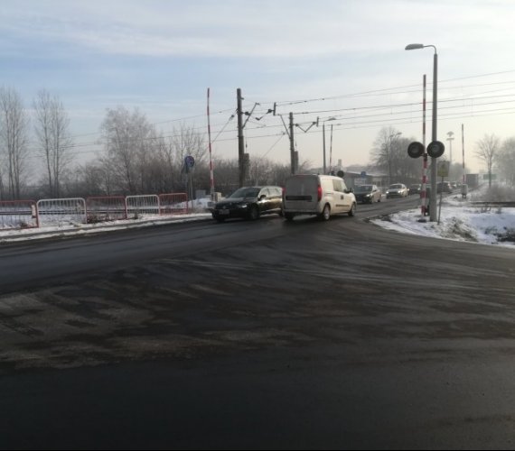 Września: istniejący przejazd drogowo-kolejowy. Fot. Radek Śledziński/PKP PLK