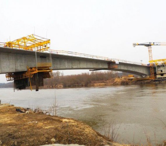 Budowa mostu nad Sanem w ciągu S19. Fot. GDDKiA