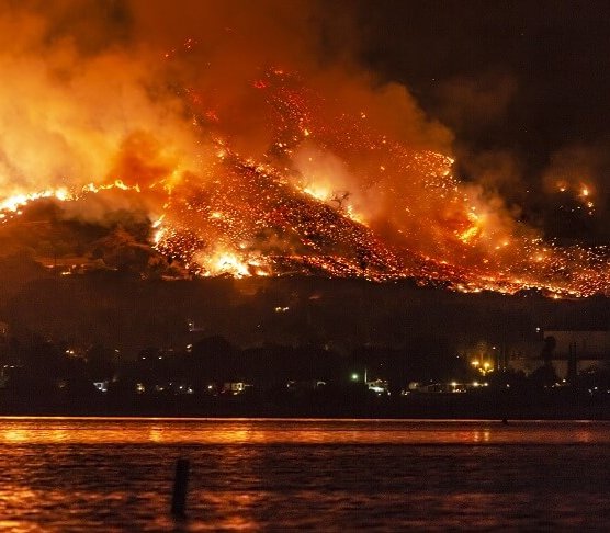 Pożar nieopodal Lake Elsinore w Kalifornii (USA). Fot. Kevin Key / Adobe Stock