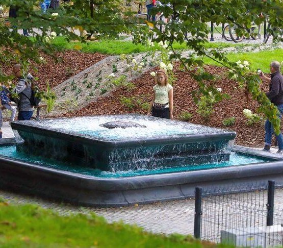 Jedna z fontann w parku Jerzmanowskich w Krakowie. Fot. UM Kraków