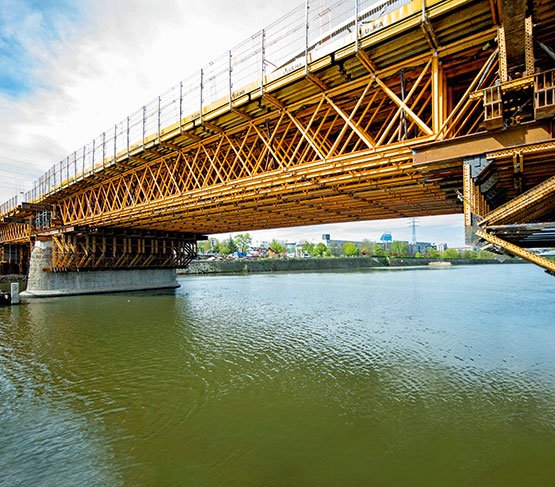 Rozwiązania ULMA na budowie mostów kolejowych w Krakowie
