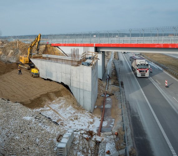 Nowy wiadukt na stacji Pyrzowice Lotnisko