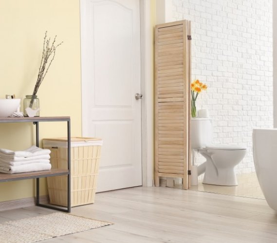 Drzwi łazienkowe – jakie właściwości powinny wykazywać?