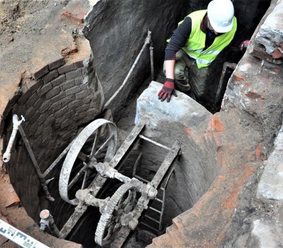 Studnia odkryta podczas przebudowy placu Wolności. Fot. lodz.pl