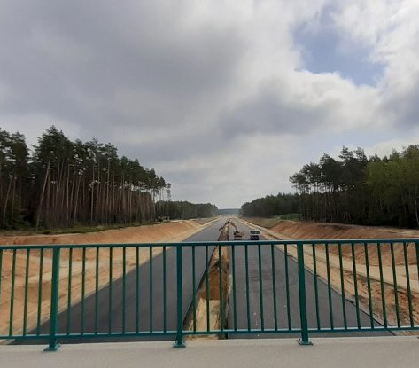 Widok z wiaduktu na węźle obwodnicy Olesna, drogi ekspresowej S11. Fot. GDDKiA