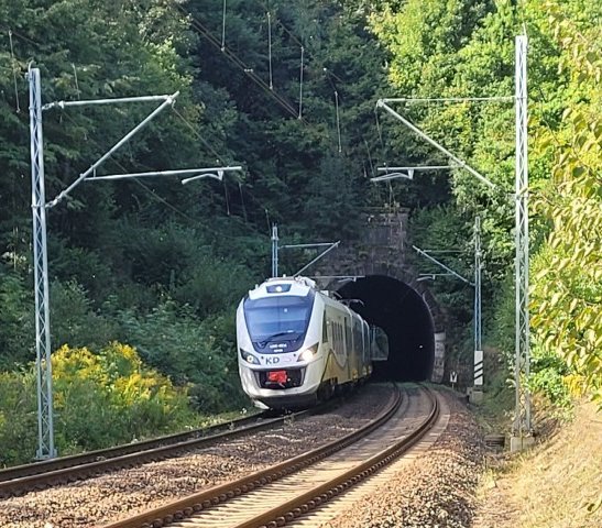 Tunel na linii Wrocław–Jelenia Góra czeka przebudowa z użyciem nowoczesnej technologii. Fot. Mirosław Siemieniec/PKP PLK