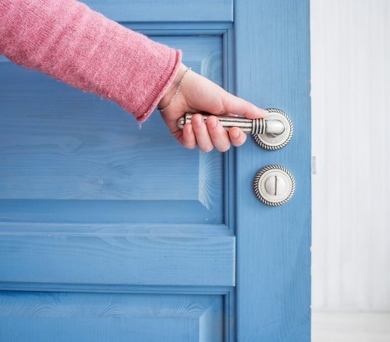 Klamki do drzwi – na co zwrócić uwagę przy zakupie klamki do drzwi