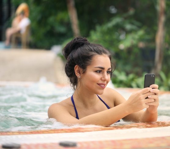 Jacuzzi w ogrodzie