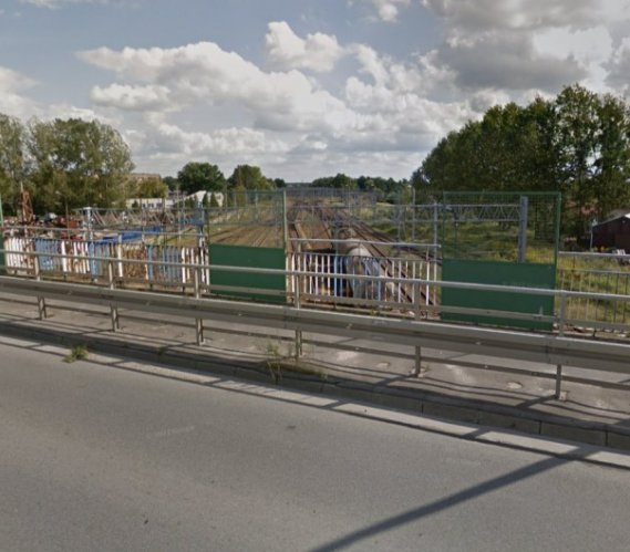 Wiadukt nad torami w Lublińcu w woj. śląskim zostanie przebudowany. Fot. Google Street View