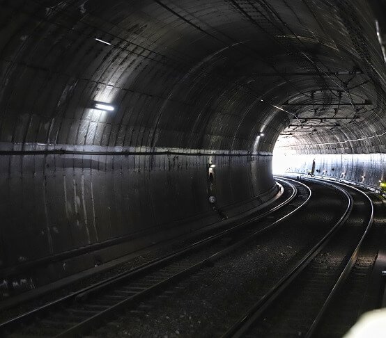 Linia Kraków–Myślenice wymaga budowy tuneli kolejowych. Fot. yu_photo/Adobe Stock