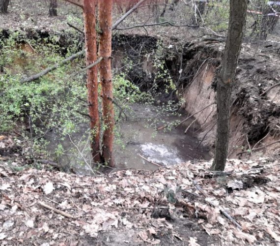 Zapadlisko w Trzebini uszkodziło kanalizację. Fot. Wodociągi Chrzanowskie