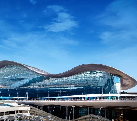 Terminal A na lotnisku Abu Zabi. Fot. adairports.ae