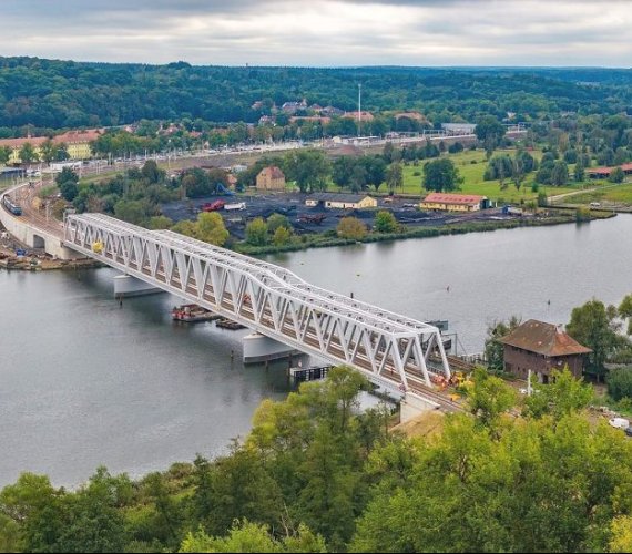 Nowy most kolejowy w Szczecinie. Fot. Wody Polskie