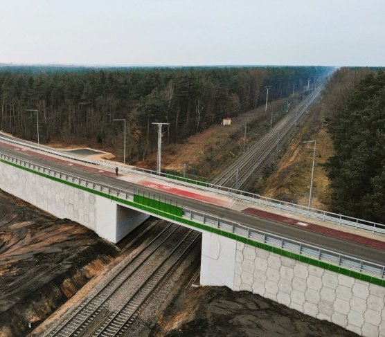 Wiadukt drogowy w Myszkowie nad linią kolejową Częstochowa–Zawiercie. Fot. Waldemar Miśtal/PKP PLK