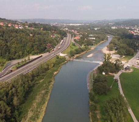 Zakopianka: istniejący odcinek drogi ekspresowej S7 w Myślenicach. Fot. Peter Brewer/Adobe Stock