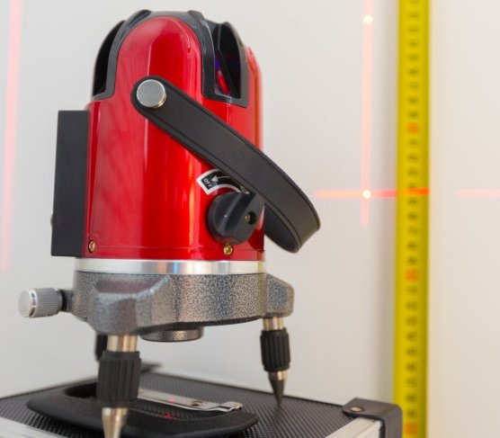 Dlaczego lasery obrotowe są lepszym wyborem niż klasyczne niwelatory optyczne?