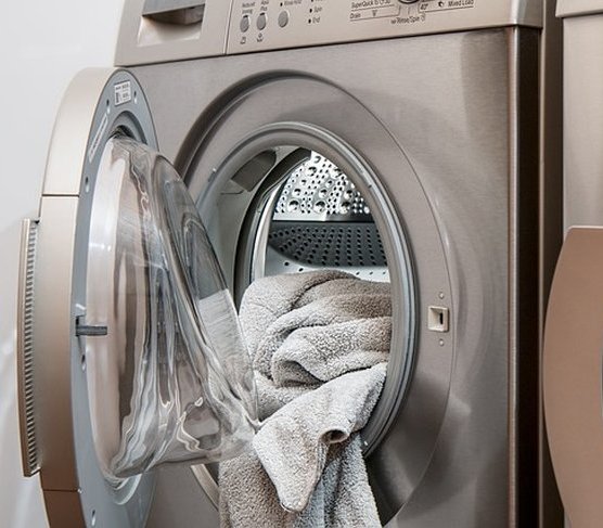 4 wskazówki, jak prawidłowo dbać o pralkę