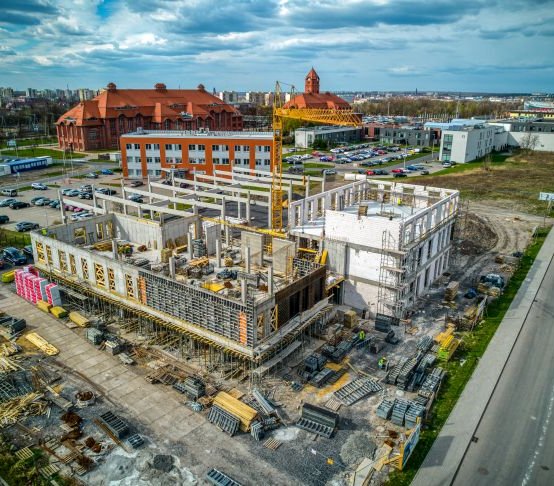 Nowoczesne hale przemysłowe – przyszłość budownictwa produkcyjnego