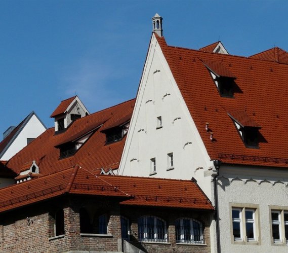 Nowoczesne okna dachowe FAKRO – komfort, oszczędność i dofinansowanie z programu Czyste Powietrze