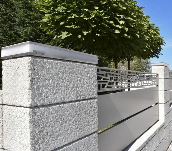 Ogrodzenie z bloczków: jakie wybrać i jak zaplanować budowę?