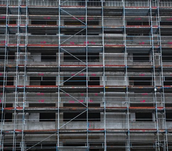 Jak prawidłowo dobrać akcesoria do rusztowań?