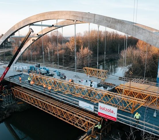 Rok dynamicznych zmian na budowie mostu w  Krasnymstawie – inwestycja rośnie w oczach!