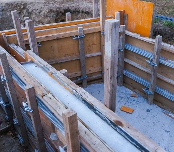 Szalunki ścienne – kluczowy element w budownictwie. Jak wybrać odpowiedni system szalunkowy dla Twojej inwestycji?