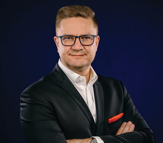 Między presją regulacyjną  a rekordami inwestycyjnymi