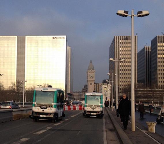 Po Paryżu jeżdżą autobusy bez kierowcy. Fot. EasyMile
