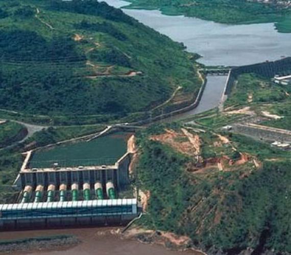 Hydroelektrownie Inga 1 i Inga 2 działające na rzece Kongo. Fot. www.skyscrapercity.com