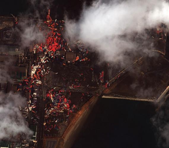 Fot. 1.  |	Zniszczony przez tsunami port w Sendai (prefektura Miyagi) / Źródło zdjęcia: DigitalGlobe