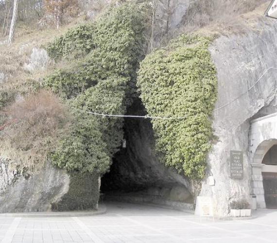 Fot. 2. Wejście do jaskiń Postojna