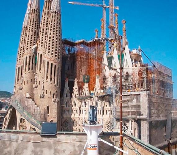 Fot. 1. Monitoring deformacji i środowiska podczas prac budowlanych w obiekcie Sagrada Familia
