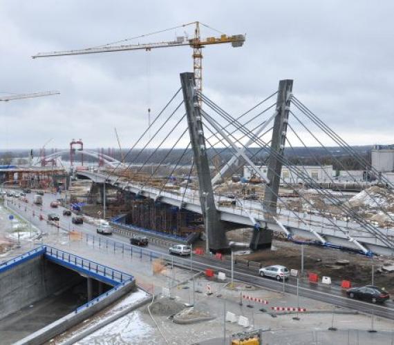 Prace na budowie mostu (styczeń 2013 r.). Fot. Link PR