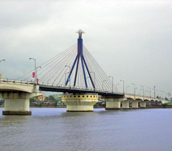 Most z obrotowym pylonem