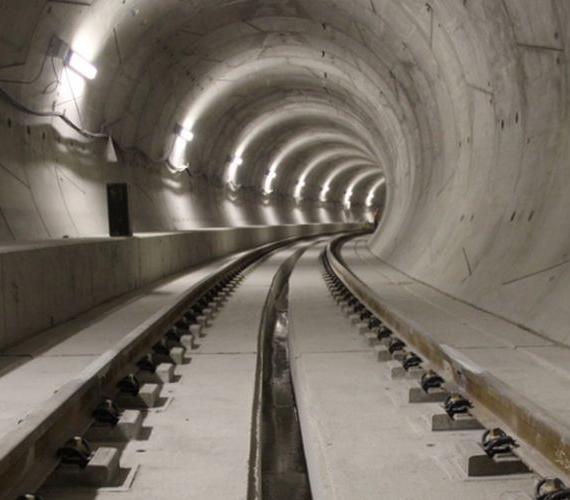 Torowisko w tunelu cenralnego odcinka II linii metra w Warszawie. Fot. z archiwum AGP Metro Polska