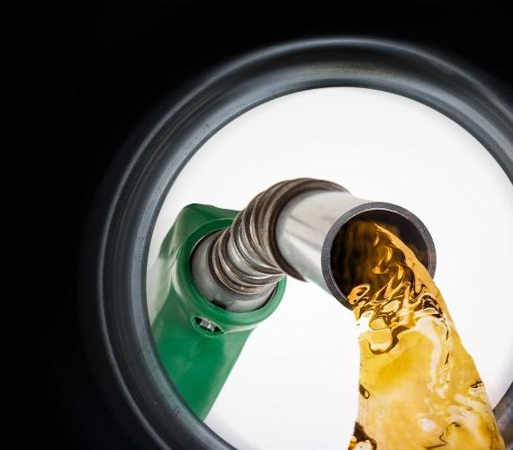 Handel nielegalnym paliwem. Straty rzędu 700 mln zł /Fot. Shutterstock
